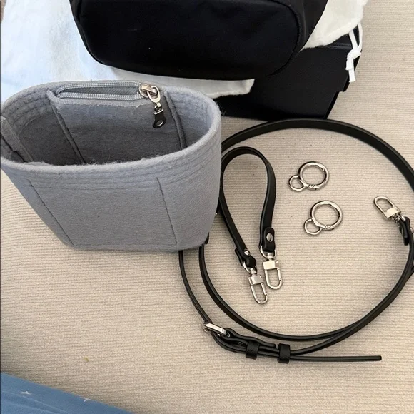 Prada Re-Nylon pouch - Picture 9 of 12